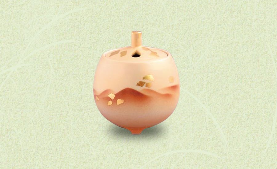 九州の有田焼や金沢の九谷焼から高岡の銅器まで、日本を代表する香皿・香炉をご用意しました。